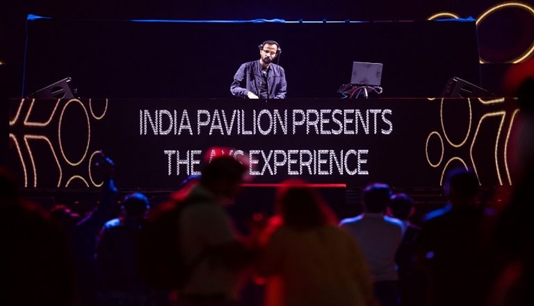 عرض موسيقي هندي على مسرح اليوبيل