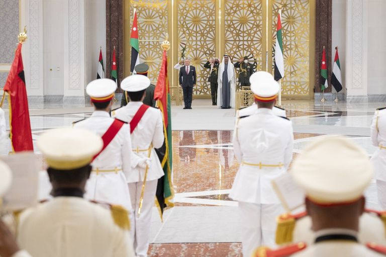 جانب من مباحثات ولي عهد أبوظبي وملك الأردن