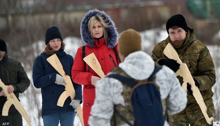 أوكرانيون يحاولون الخروج من البلاد هرباً من الهجوم الروسي