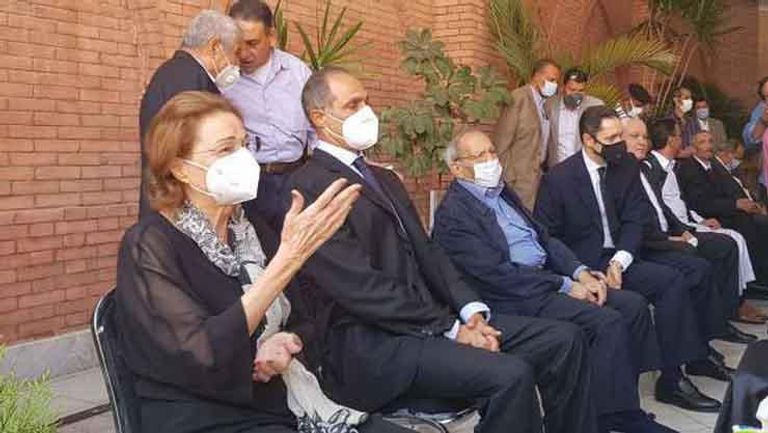 حسني مبارك برفقة نجليه