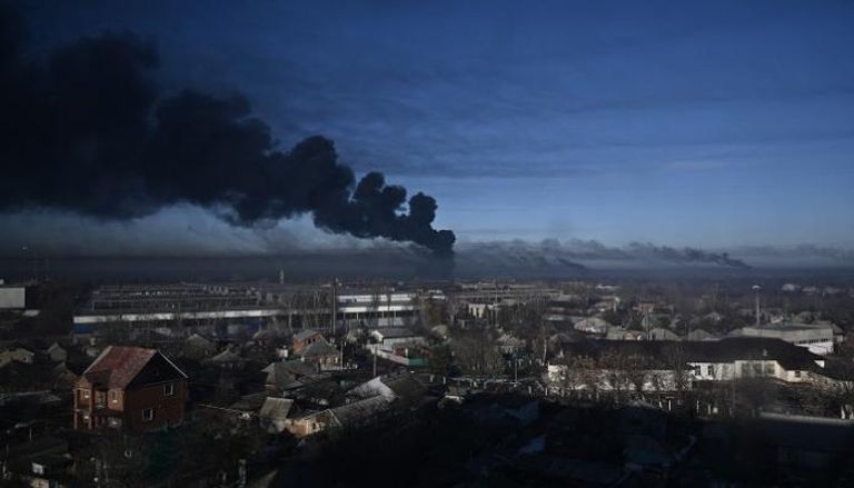 تصاعد الدخان من مواقع تعرضت لقصف روسي