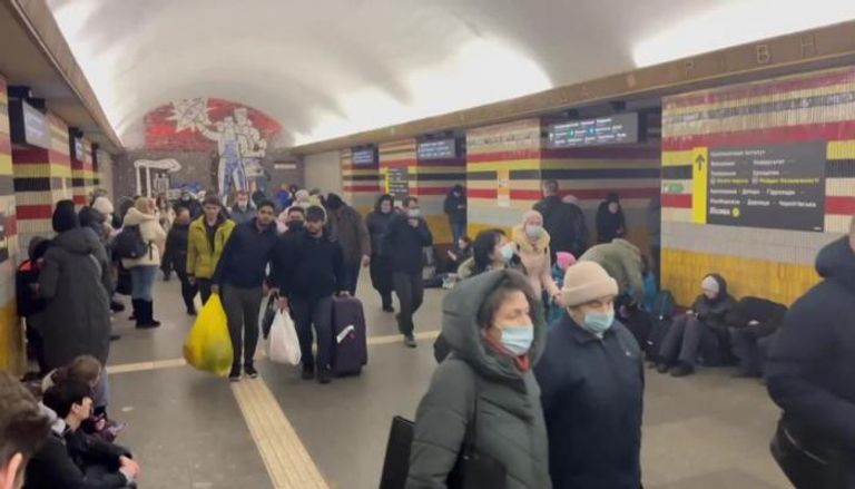 أوكرانيون يتخذون من محطات مترو الأنفاق ملاذا آمنا (أرشيفية)
