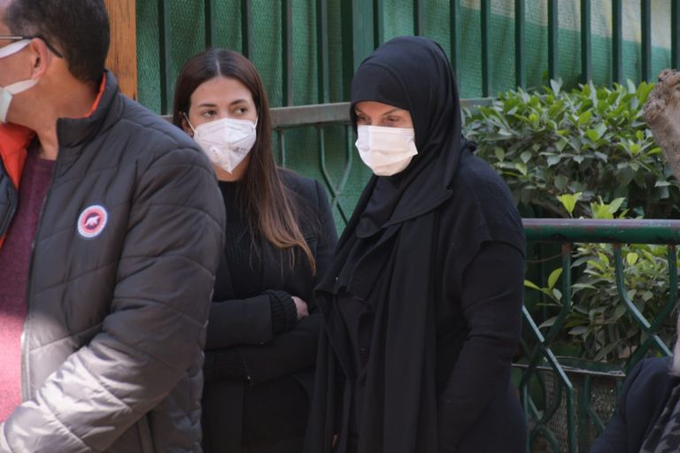 تشييع جثمان جالا فهمي بحضور ميرفت أمين ودنيا سمير غانم