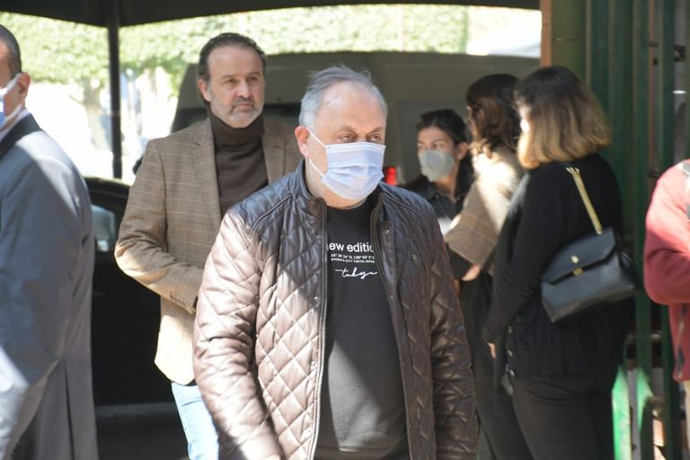 تشييع جثمان جالا فهمي بحضور ميرفت أمين ودنيا سمير غانم