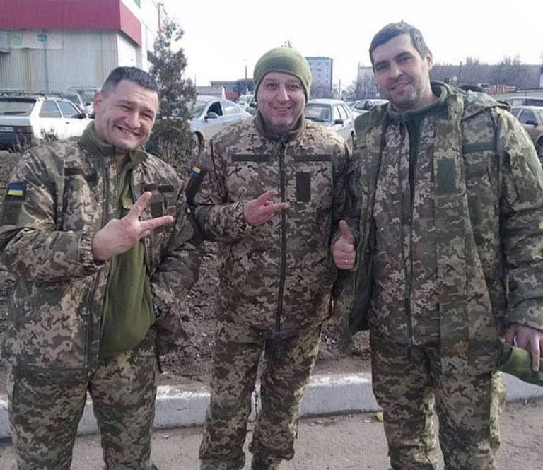 مدرب شيريف بالزي العسكري فرحة شيريف بإسقاط ريال مدريد