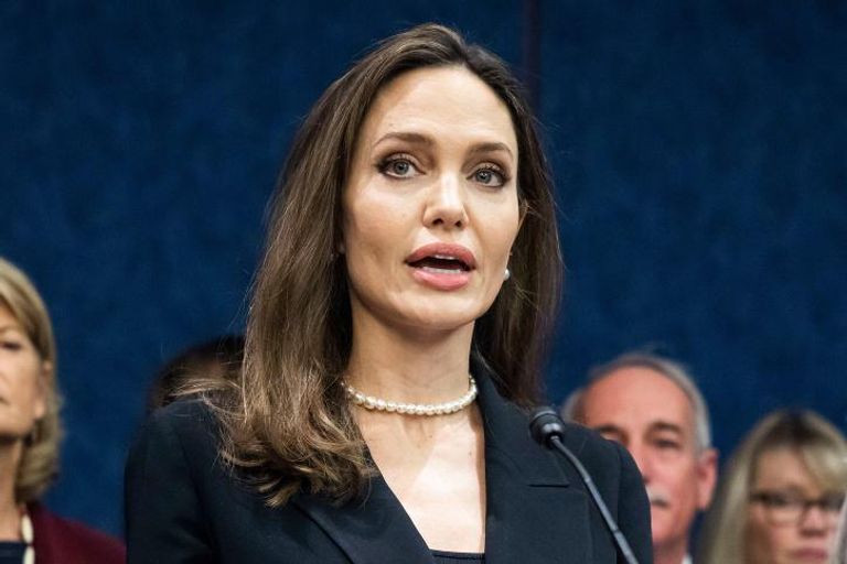 الممثل الكندي رايان رينولدز وزوجته بليك ليفلي