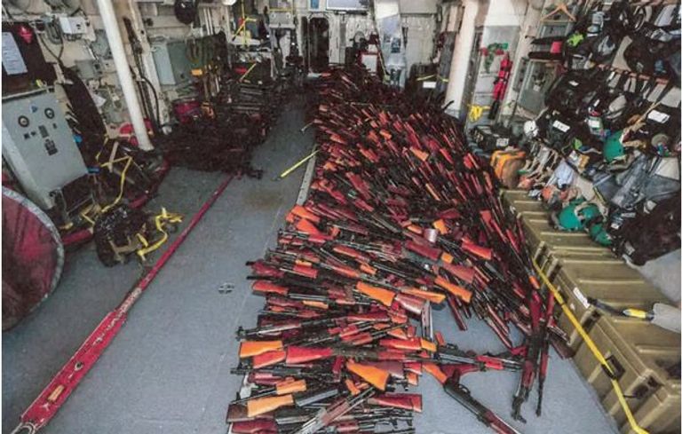 سفينة تحمل صواريخ إيرانية تم ضبطها قبل تهريبها للحوثي- أرشيفية