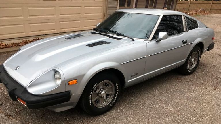 نسخة Datsun 280ZX  Nissan 350Z
