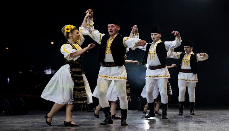 حفل الفرقة الشعبية الرومانية الراقصة في إكسبو 2020 دبي