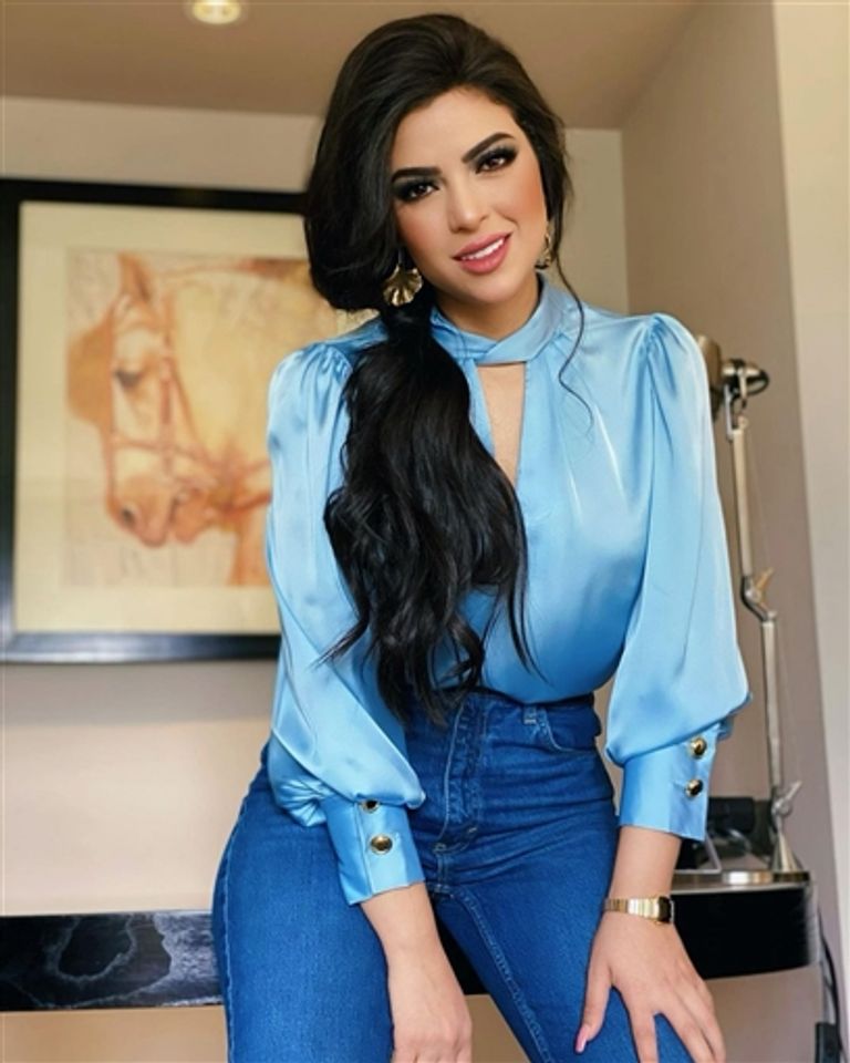 الفنانة ميرنا جميل