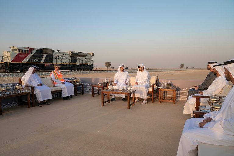 ربط أبوظبي ودبي بخط قطار مباشر ضمن شبكة 