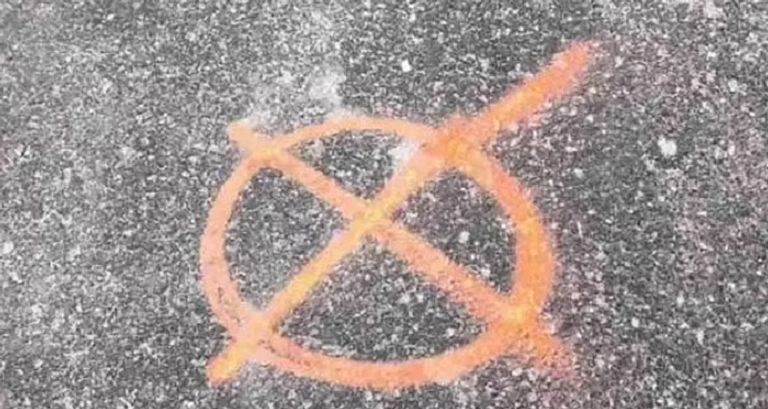 علامات غريبة على المباني في أوكرانيا