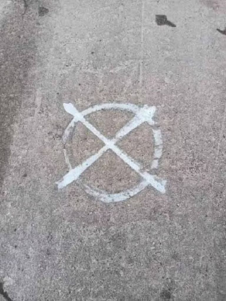 علامات غريبة على المباني في أوكرانيا