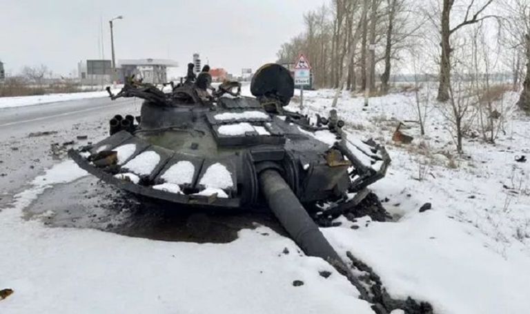 دبابة روسية مدمرة صاروخ مضاد للدبابات