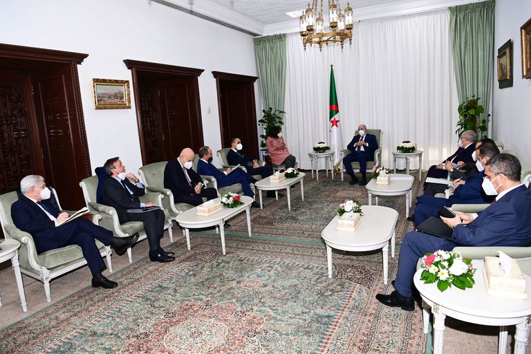 جانب من استقبال الرئيس الجزائري لوزير الخارجية الإيطالي