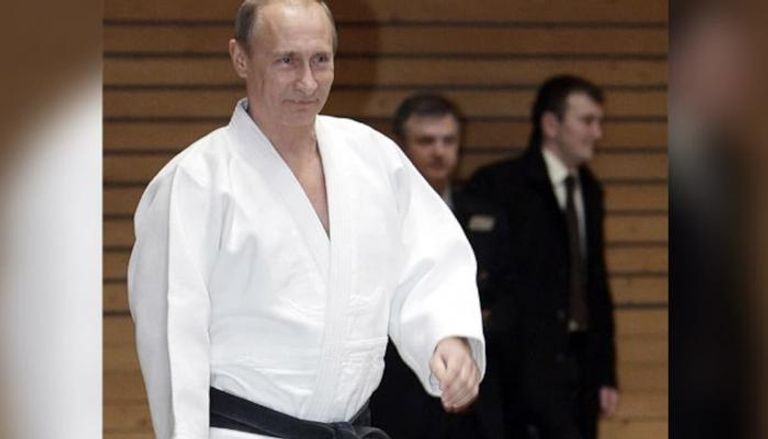 بوتين يرتدي الحزام الأسود