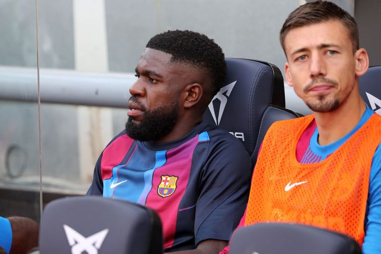 لينجليت وأومتيتي مدافعا برشلونة تشافي هيرنانديز مدرب برشلونة