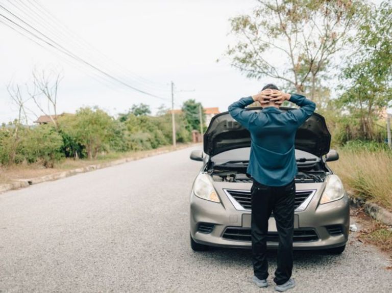 عطل بالسيارة تجنب هذه الأشياء في أثناء القيادة في رمضان