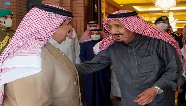 العاهل السعودي الملك سلمان بن عبدالعزيز آل سعود وملك البحرين حمد بن عيسى آل خليفة