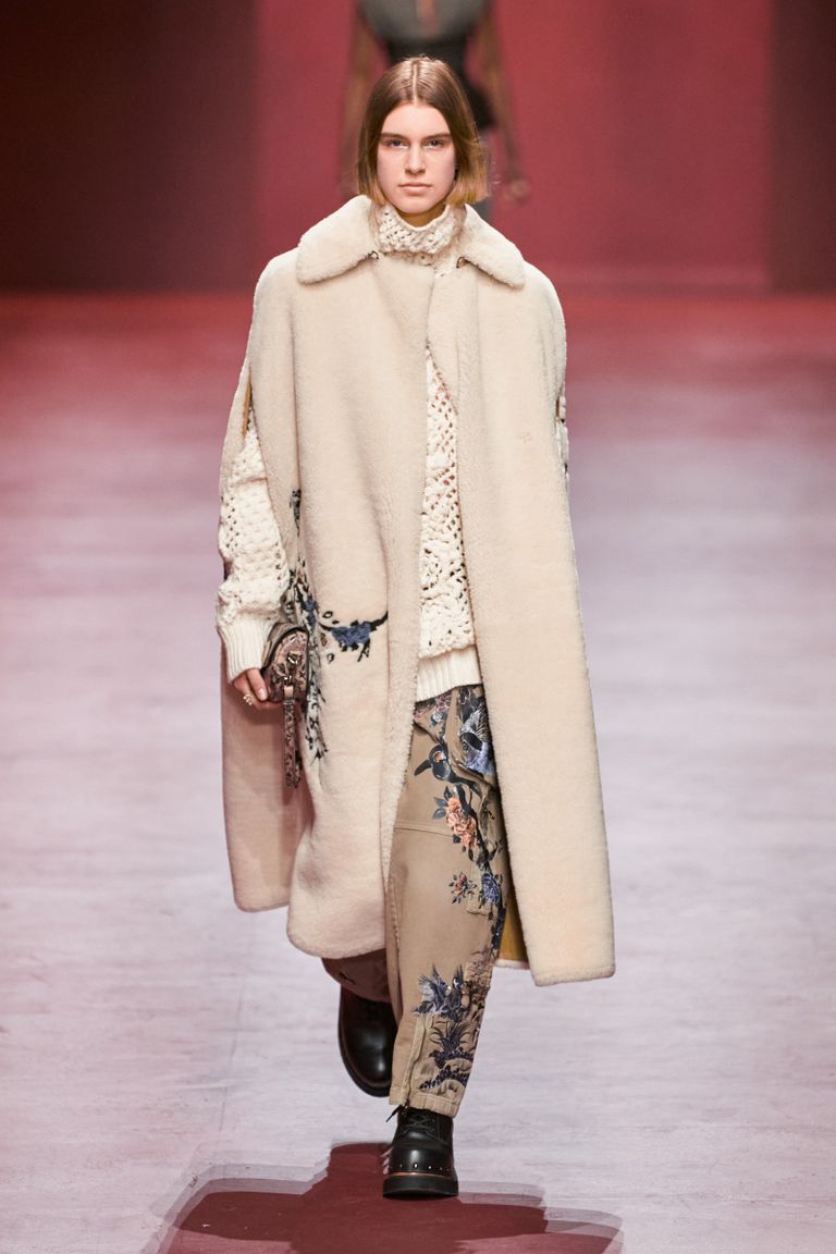 عرض ديور لمجموعة خريف وشتاء 2022 - 2023