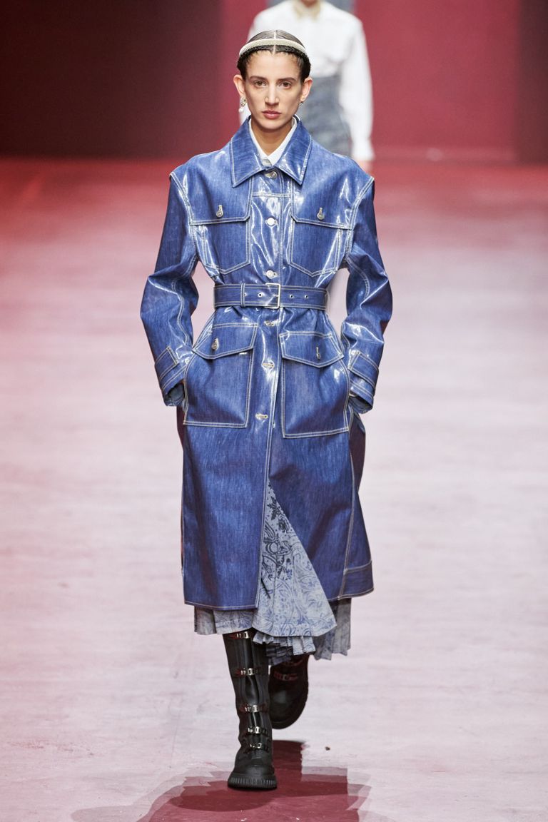 عرض ديور لمجموعة خريف وشتاء 2022 - 2023