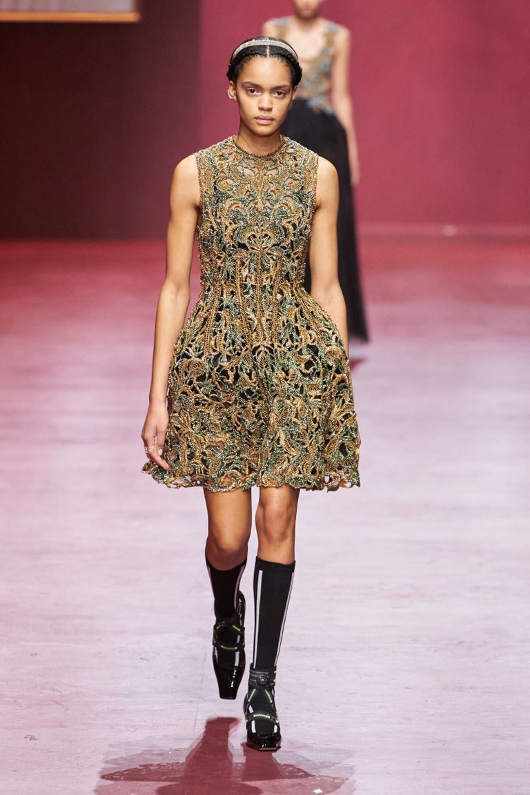 عرض ديور لمجموعة خريف وشتاء 2022 - 2023