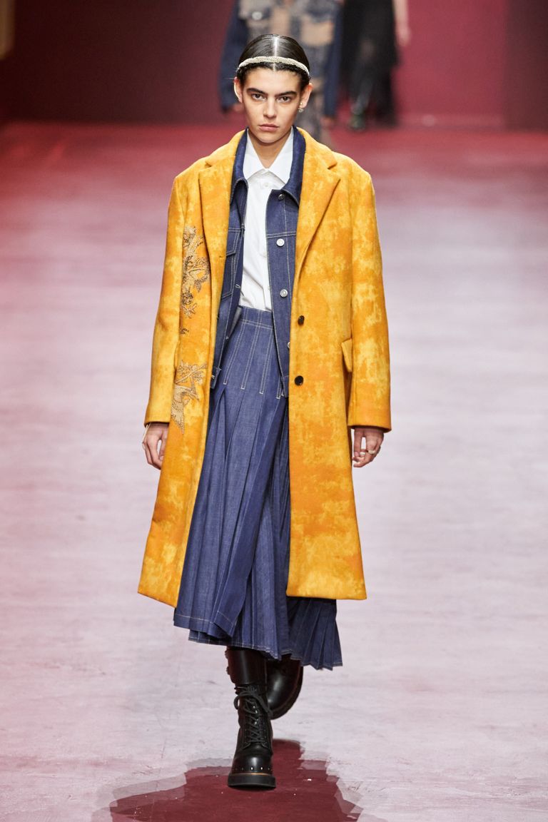 عرض ديور لمجموعة خريف وشتاء 2022 - 2023