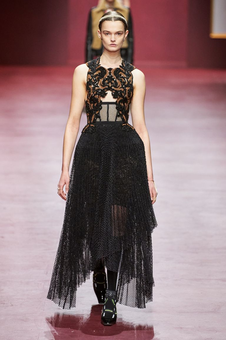 عرض ديور لمجموعة خريف وشتاء 2022 - 2023