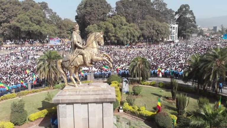 جانب من الحشود الإثيوبية في ذكرى معركة 