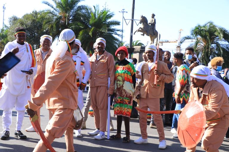 جانب من الحشود الإثيوبية في ذكرى معركة 