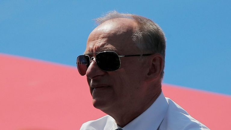 رجال حول بوتين