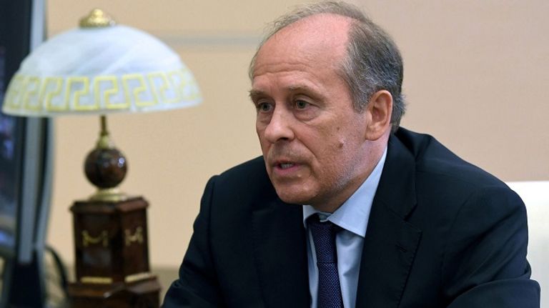 رجال حول بوتين