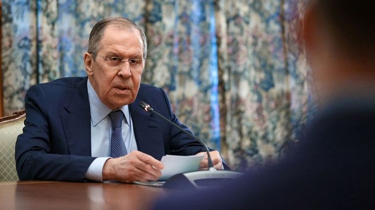 رجال حول بوتين