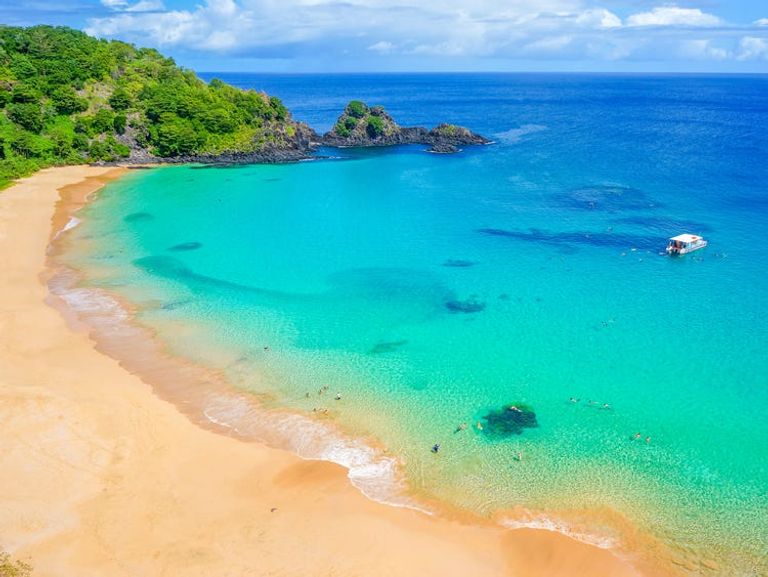 شاطئ Baia do Sancho  شاطئ Grace Bay Beach