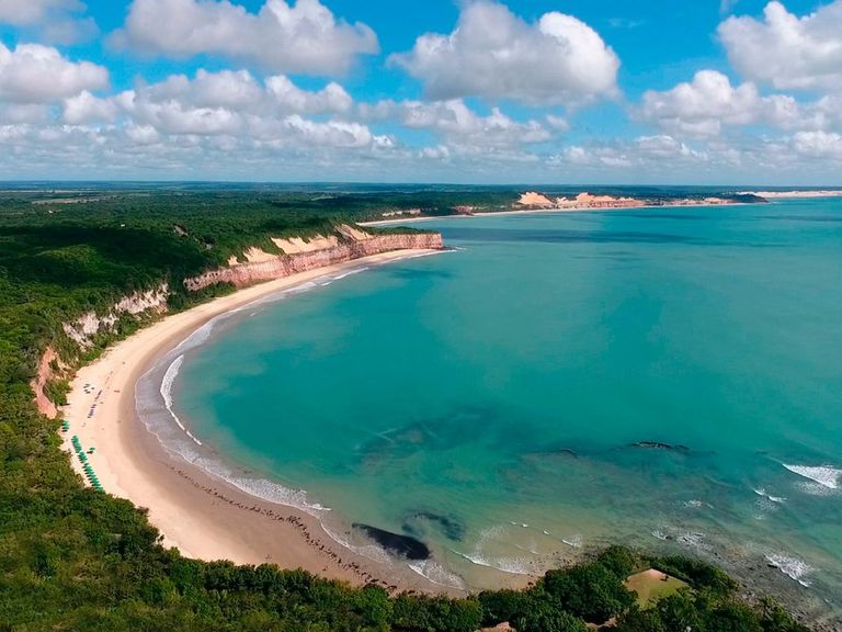 شاطئ Baía dos Golfinhos  شاطئ Grace Bay Beach