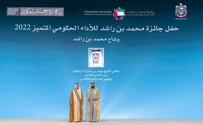 نائب رئيس الدولة يكرم الفائزين بجائزة محمد بن راشد للأداء الحكومي