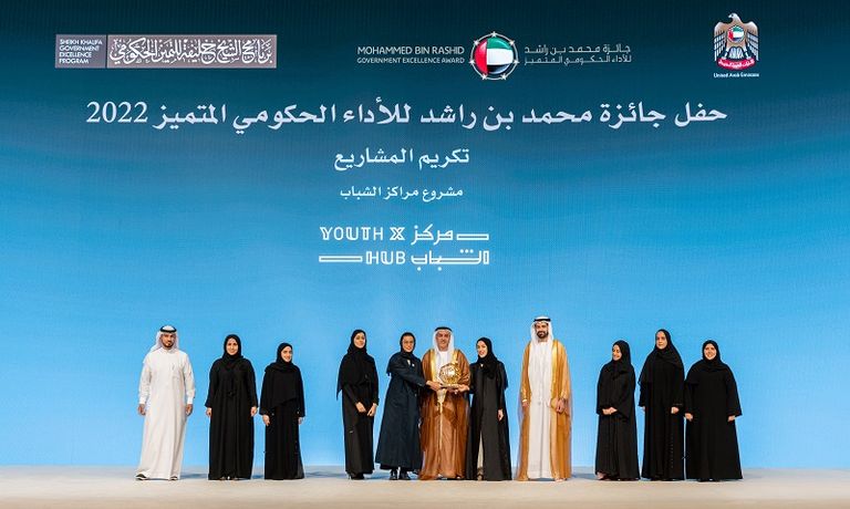 نائب رئيس الدولة يكرم الفائزين بجائزة محمد بن راشد للأداء الحكومي