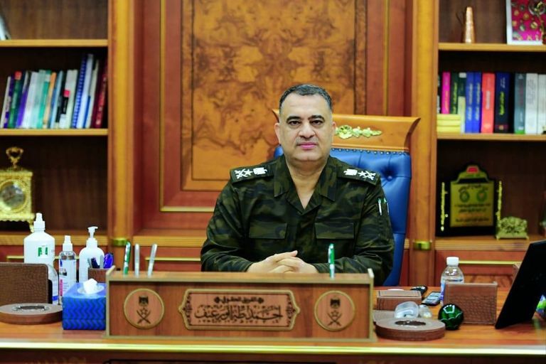 الكاظمي خلال اجتماع في كربلاء بحضور قادة أمنيين بينهم أبو رغيف