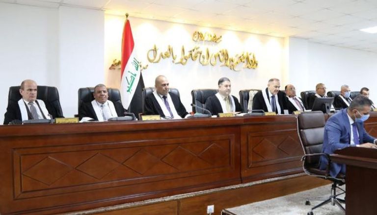 الكاظمي خلال اجتماع في كربلاء بحضور قادة أمنيين بينهم أبو رغيف