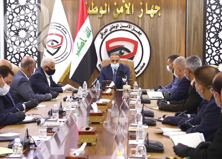 الكاظمي خلال اجتماع في كربلاء بحضور قادة أمنيين بينهم أبو رغيف