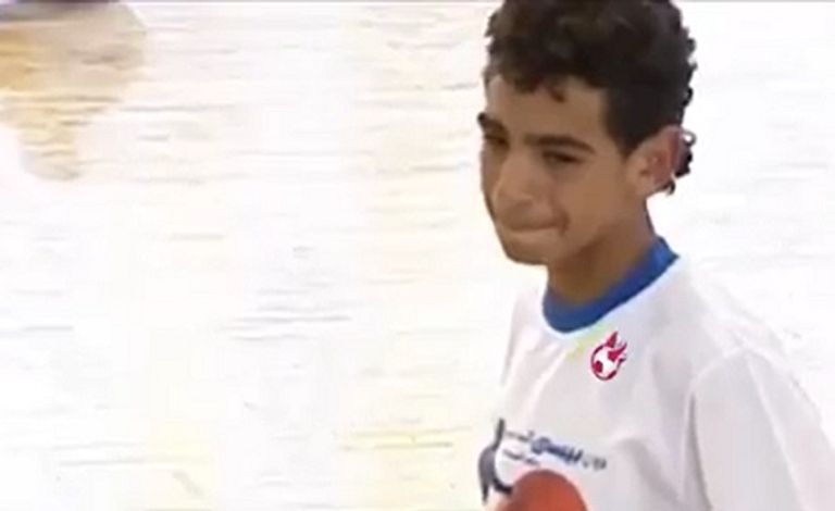 صورة محمد صلاح أثناء الطفولة الطفل مبابي مع قدوته رونالدو