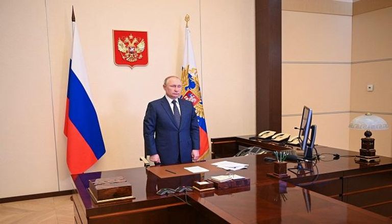  الرئيس الروسي يحضر عبر الإنترنت مراسم رفع العلم