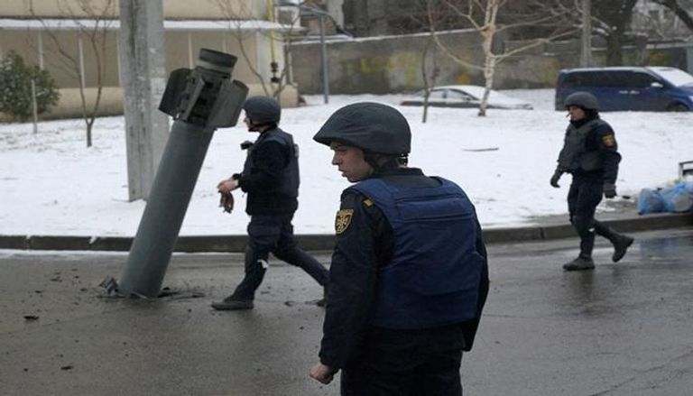 عناصر أمنية أوكرانية في مدينة خاركيف