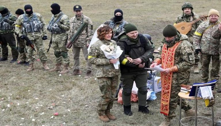 حفل زفاف مقاتلة أوكرانية على خط القتال في كييف
