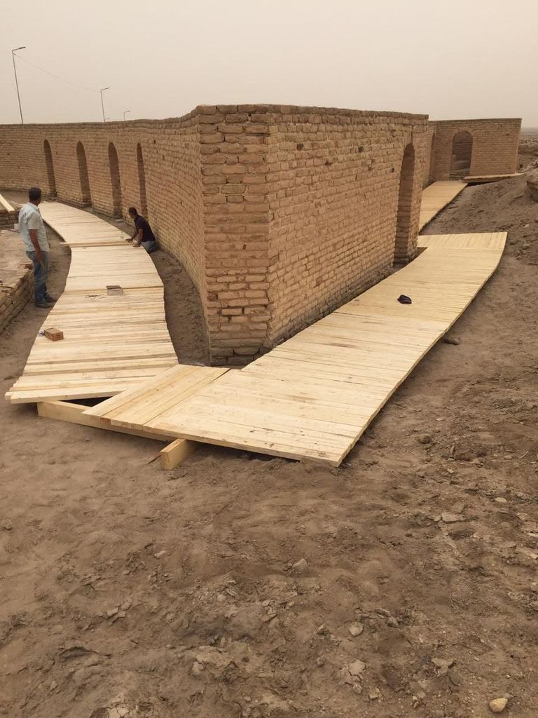 ممرات خشبية عند مدينة أور الأثرية