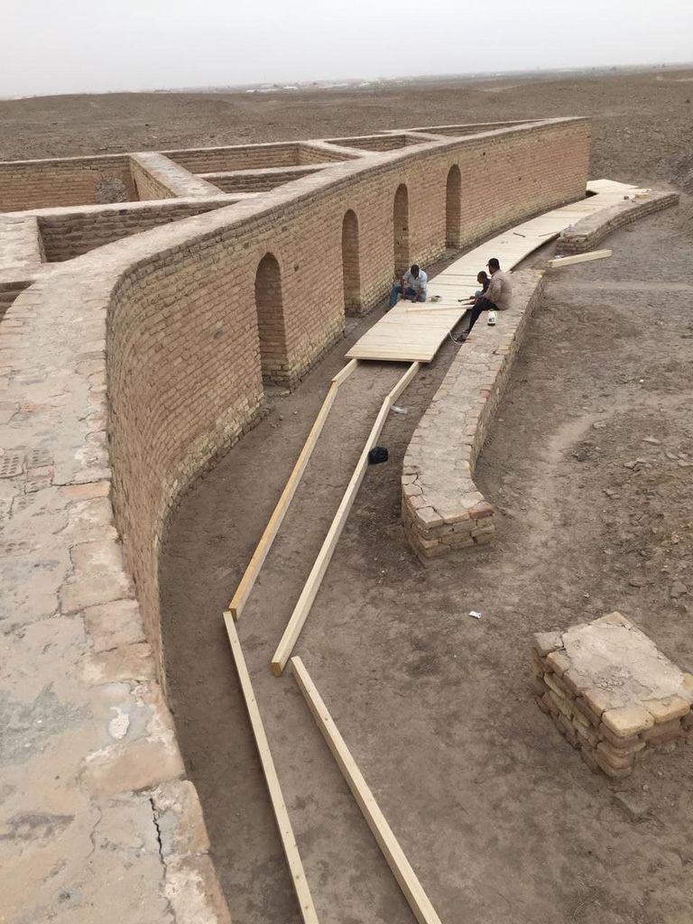 ممرات خشبية عند مدينة أور الأثرية