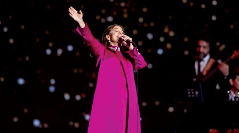 ماجدة الرومي ترفع علمي السعودية ولبنان