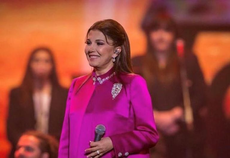 ماجدة الرومي ترفع علمي السعودية ولبنان