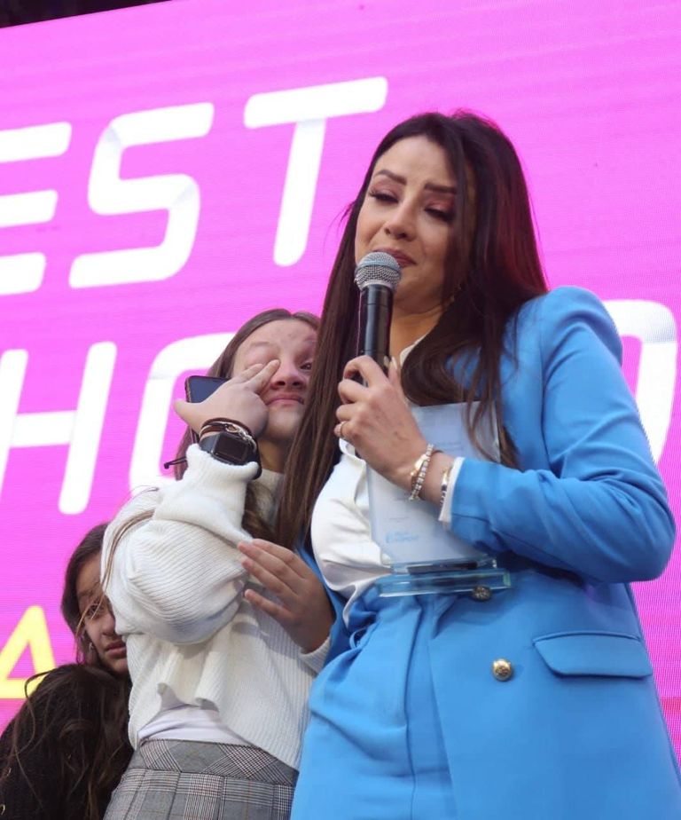 رضوى الشربيني أثناء تكريمها