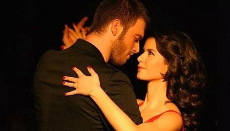 النجمة التركية بيرين سات